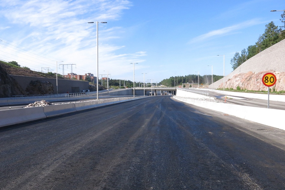 Bild på en väg, förbifart Stockholm.